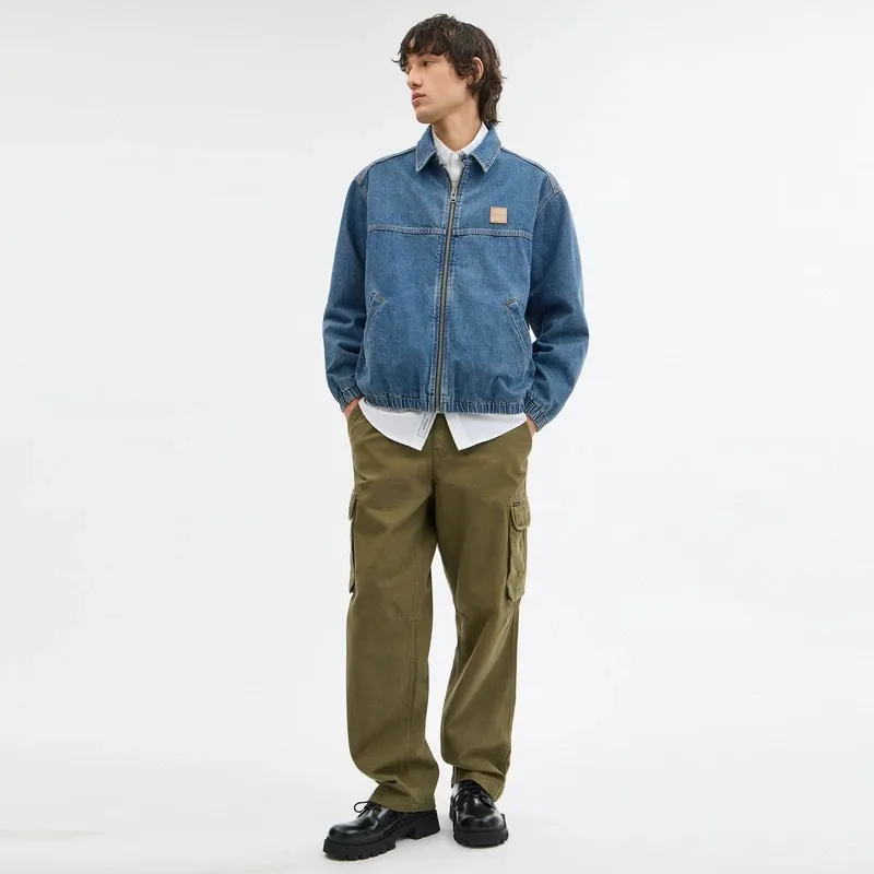 Model pictures provided New arrival in early spring! COH men's American Retro workwear Detroit washed distressed denim lapel cotton splicing zipper jacket, very Retro Blue denim, denim will never go out of style. The upper body of various experts shows how handsome he is. This style is very casual yet a bit gentlemanly. It is not so ostentatious, but the upper body makes the whole person look tall and elegant. All you need to do is wear this jacket. You don’t have to think about the overall matching, it’s casual and fashionable to wear casually. This can be worn by both men and women, and the fit is very correct. Shipped by a trading company and produced on a large assembly line, the quality is absolutely superb. The overall wiring is smooth and neat, and the inner lining is made of pure cotton, which is breathable and comfortable and has excellent skin fit. It's definitely the quality that goes in and out of the mall. The whole set of hardware is made by Koujia with logo letters. The texture of ancient silver matches the whole dress very well. The Genuine Leather leather label on the front chest is beautifully embellished. Really high quality. The shopkeeper’s own money. 🤗🤗🤗 Color: Washed Retro denim blue Size: M-XXL (equivalent to M-XXL) Fabric: Denim (Composition: Cotton) M size: Length 68CM Bust 118CM Shoulder width 53CM Sleeve length 62CM (Reference height 165-170CM Weight 110-130 catties) L size: Length: 70CM Bust 122CM Shoulder width 54CM, sleeve length 63CM (reference height 170-175CM, weight 130-150 catties) XL code: length: 72cm, bust: 126cm shoulder width: 55cm, sleeve length: 64cm (reference height 175-180CM, weight 145-165 catties) XXL code: length: 74cm, bust: 130cm, shoulder width: 56cm Sleeve length: 65cm (reference height 180-185CM, weight 165-185 catties)